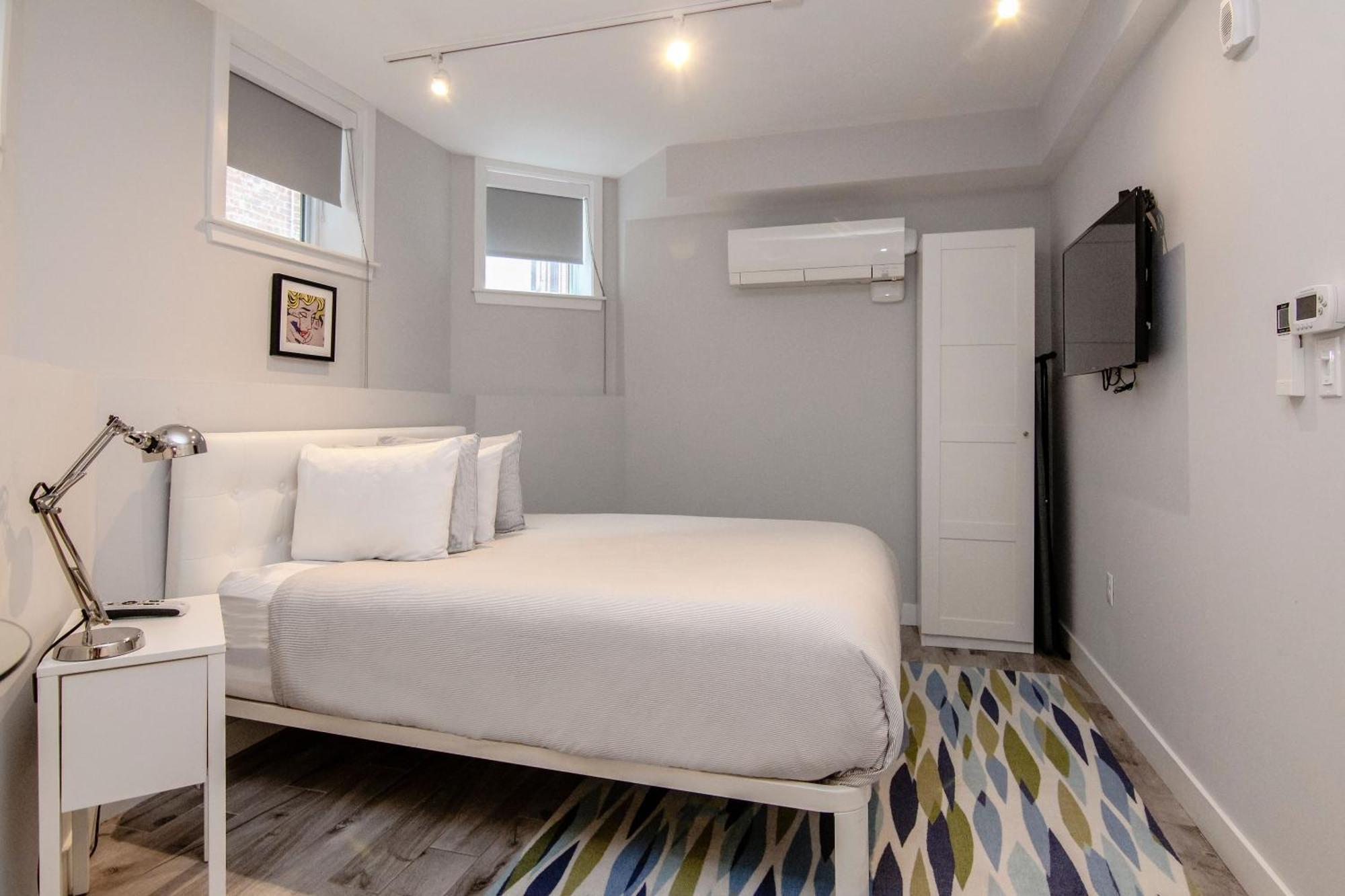 A Stylish Stay W/ A Queen Bed, Heated Floors.. #3 บรูคไลน์ ภายนอก รูปภาพ