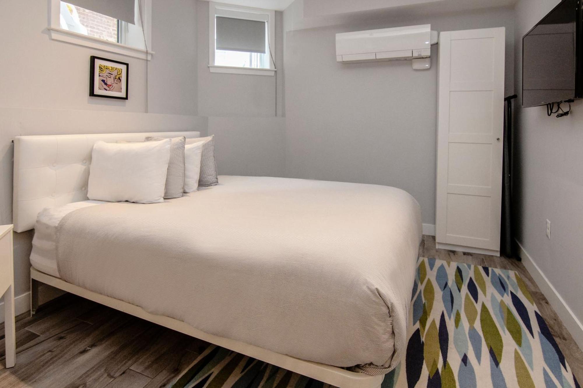 A Stylish Stay W/ A Queen Bed, Heated Floors.. #3 บรูคไลน์ ภายนอก รูปภาพ