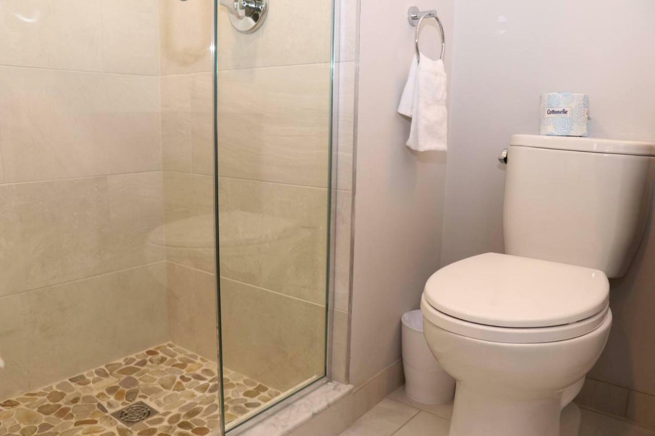 A Stylish Stay W/ A Queen Bed, Heated Floors.. #3 บรูคไลน์ ภายนอก รูปภาพ