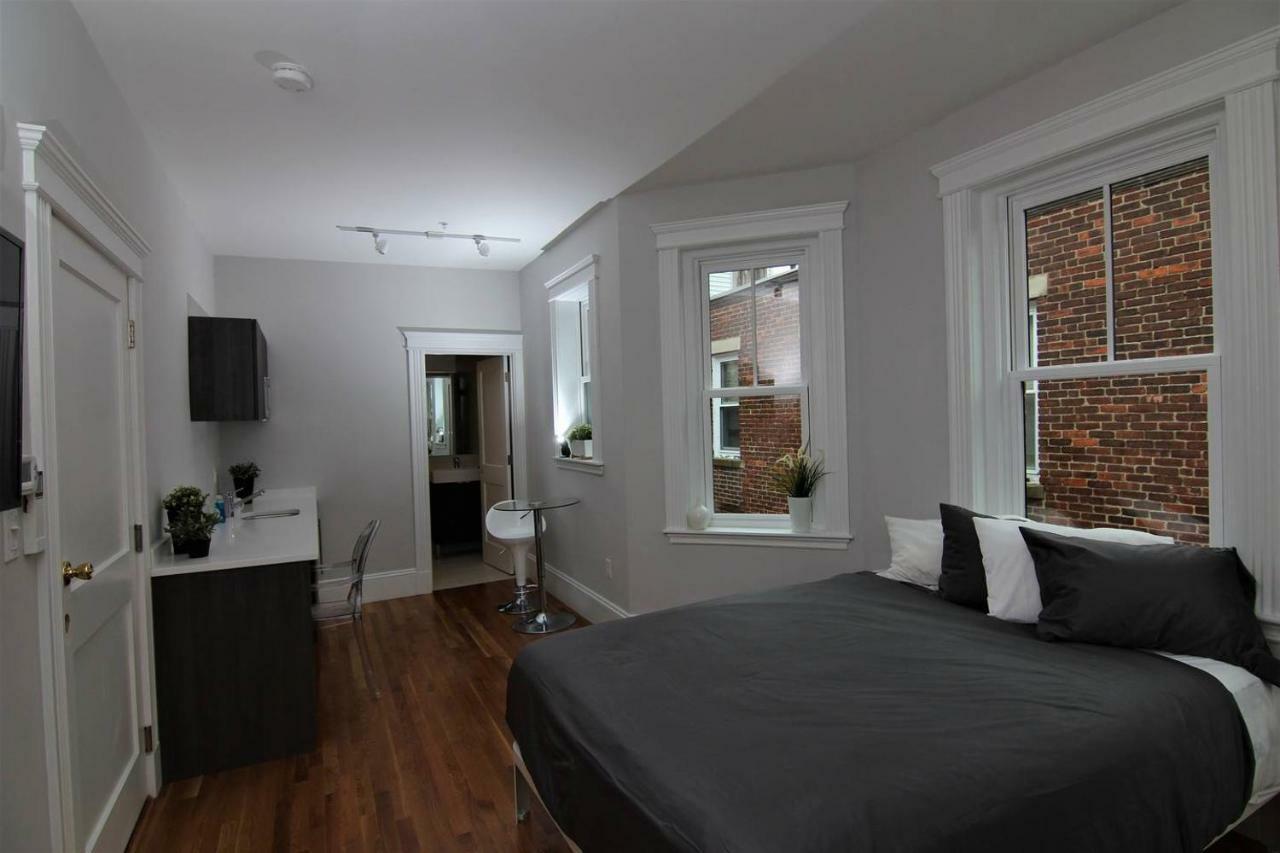 A Stylish Stay W/ A Queen Bed, Heated Floors.. #3 บรูคไลน์ ภายนอก รูปภาพ