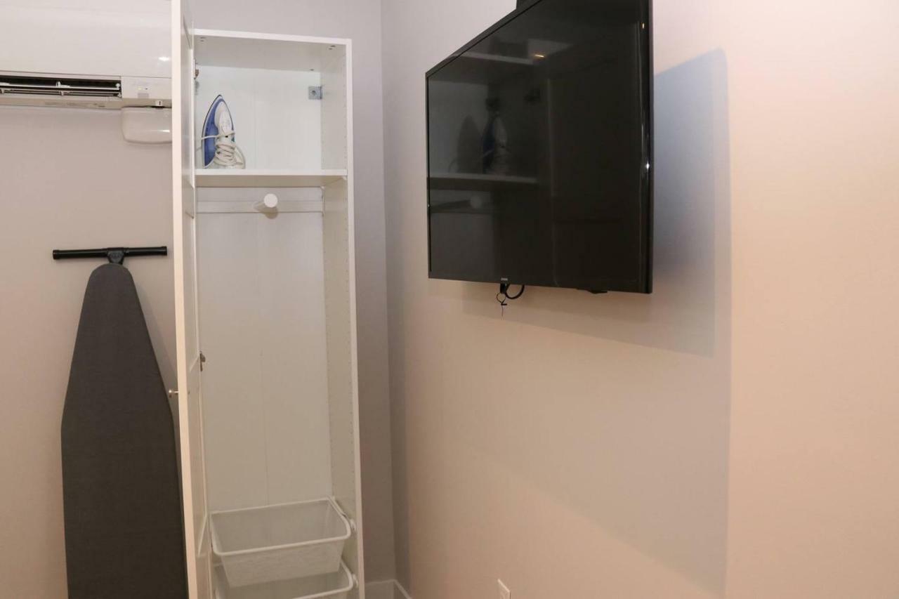 A Stylish Stay W/ A Queen Bed, Heated Floors.. #3 บรูคไลน์ ภายนอก รูปภาพ